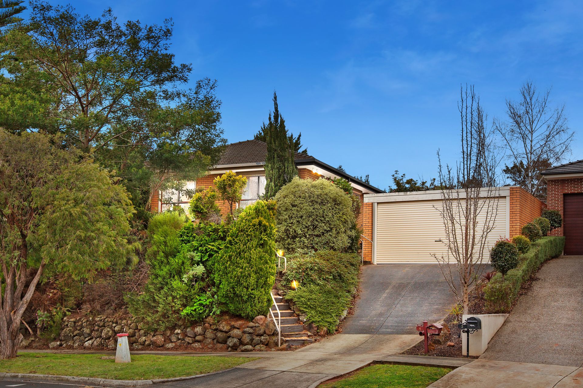 1 Wainewright Avenue, Mooroolbark VIC 3138 Impressive family home with